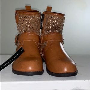 TAHARI BOOTS